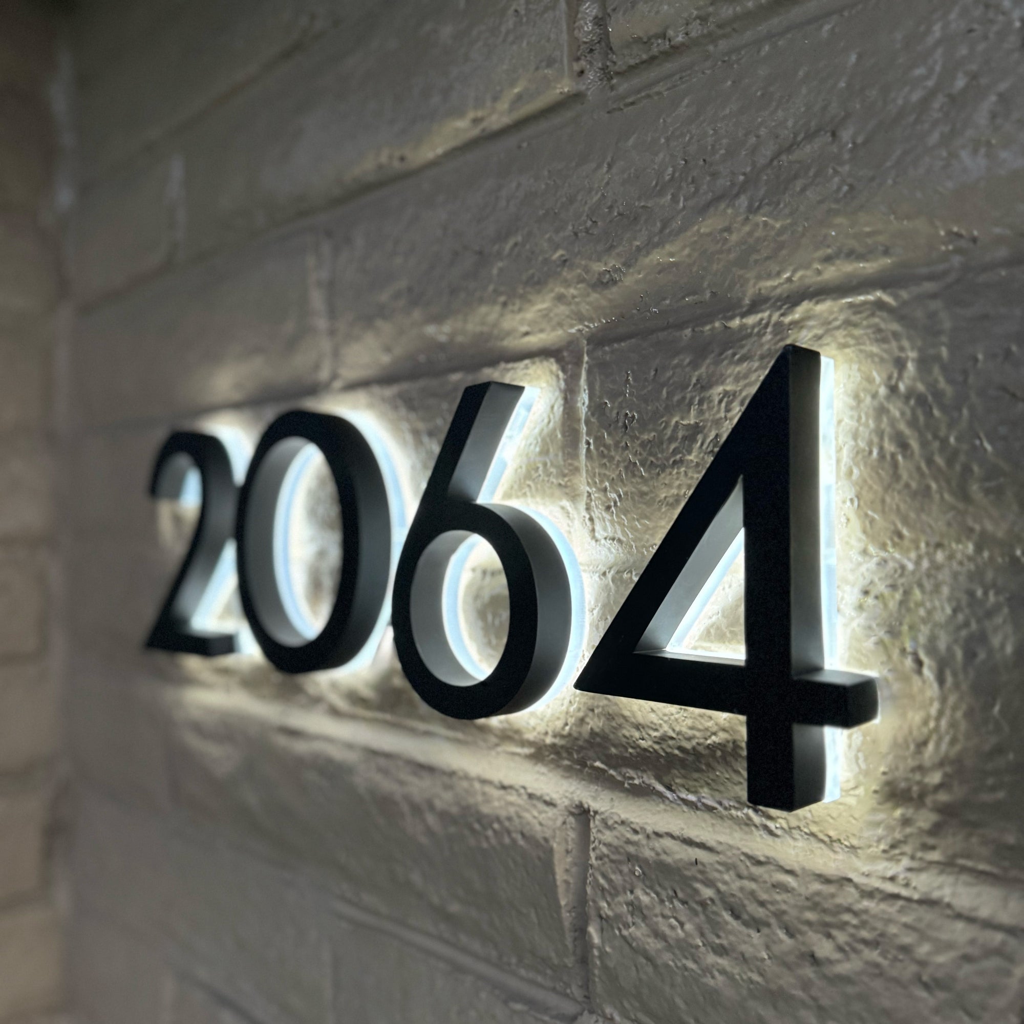 Cool white 6000K illuminated address digits for crisp modern curb appeal