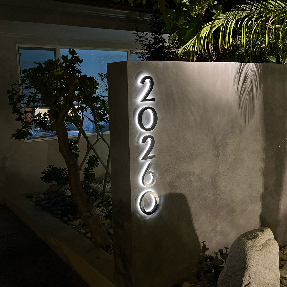 Illuminated driveway gate address sign for night visibility